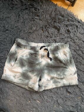 Womens vs pink shorts size xs